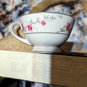 Adorable vintage teacup